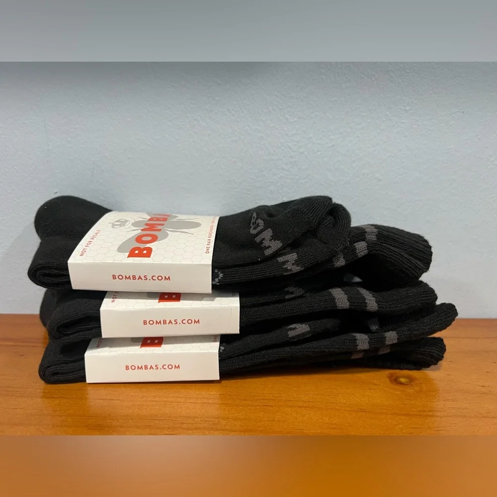 3 BOMBAS NEW Black Unisex Crew Style Socks SIZE MEDIUM Mens 6-9 Womens 8-10.5